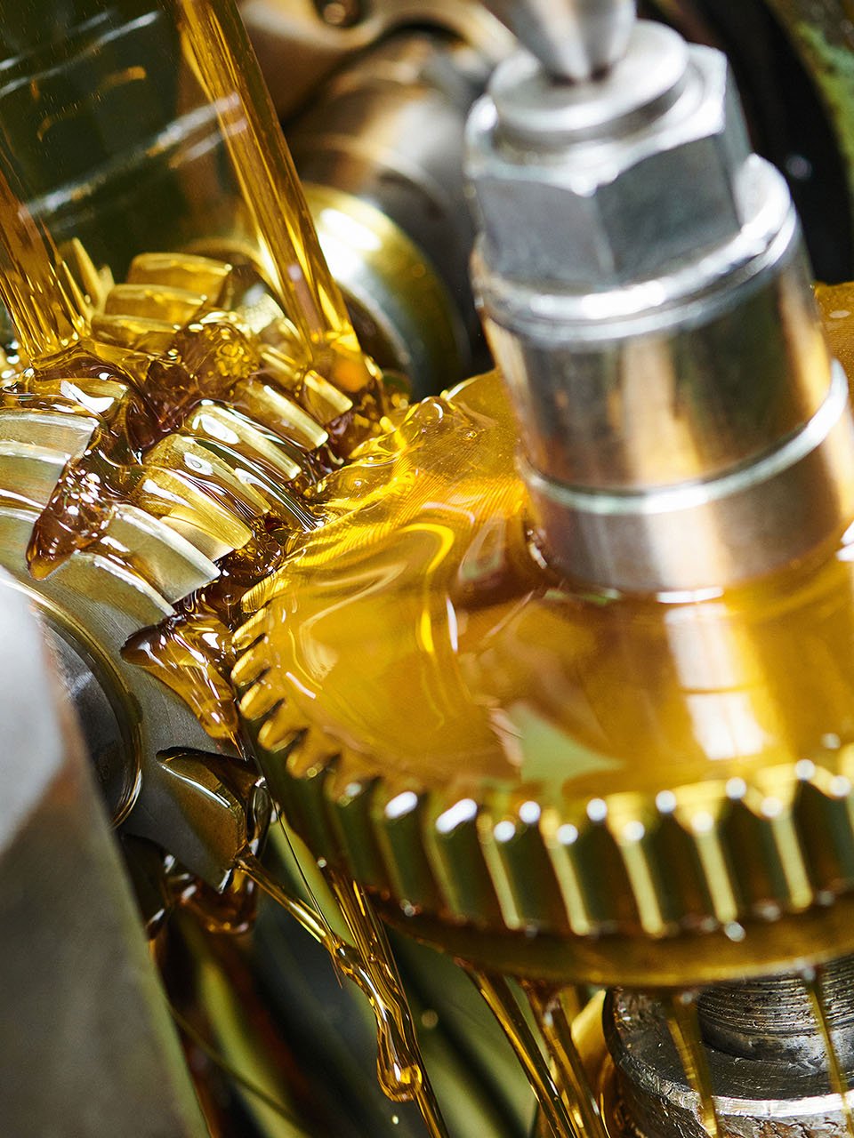 黄色油滴在机器上