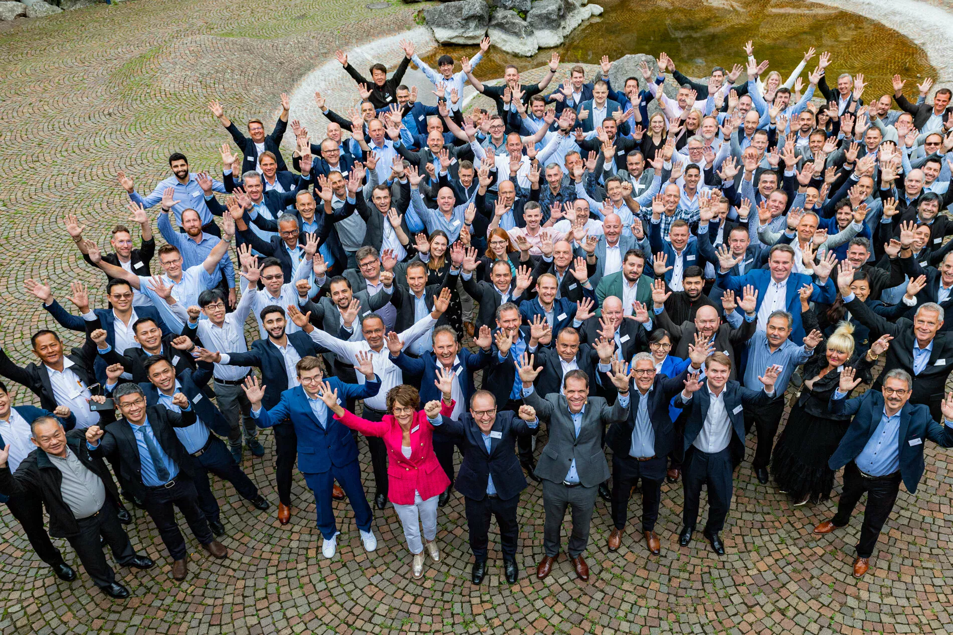 上方的工作人员会议